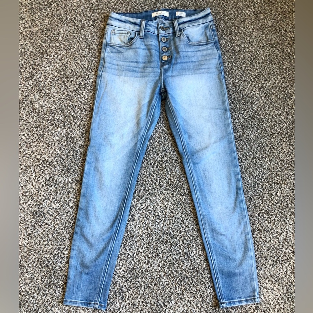 Kancan Light Wash Women’s Mid- Rise Button-Fly Jeans